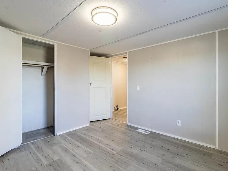 1099 Norton Bridge Rd — Photo 7