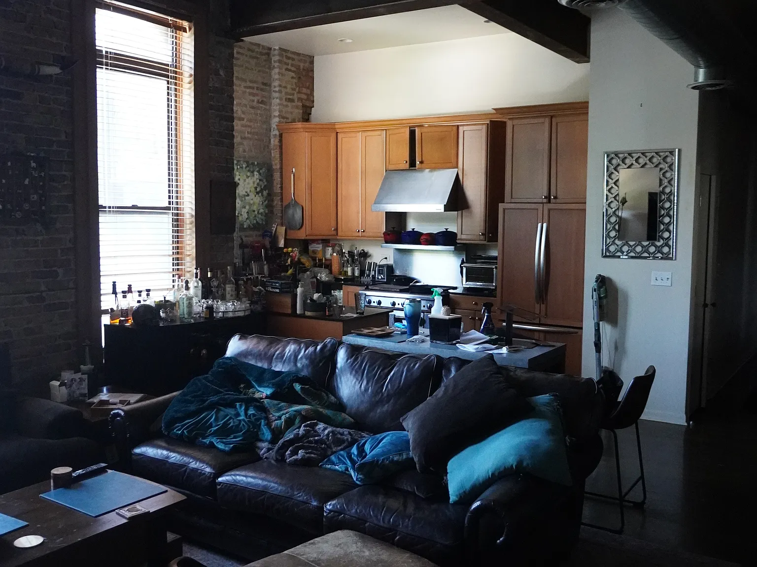 2 bed, 1.0 bath, 2000 sqft, $4,000 — Photo 1
