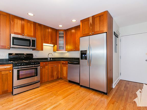 2nd image of 2131 N Larrabee St #206