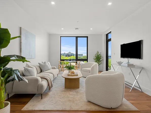 1515 Commonwealth Ave #303, Brighton, MA 02135