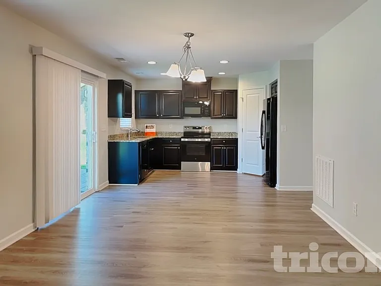 112 Hackney Ln — Photo 4