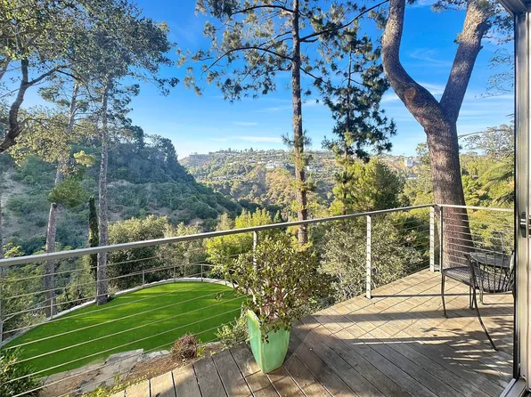 8265 Mannix Dr, Los Angeles, CA 90046