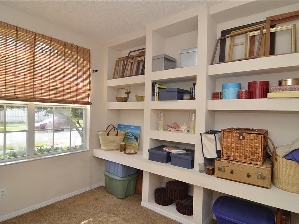 Flex room (poss 4th bed!)