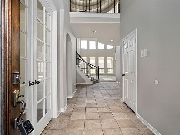 3rd image of 506 Whitney Oaks Ln