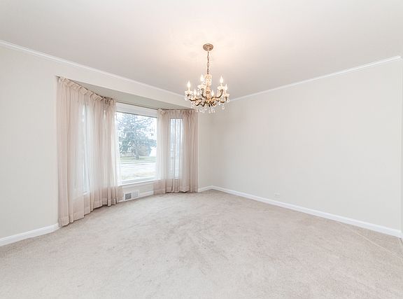 4th image of 5623 N Olcott Ave