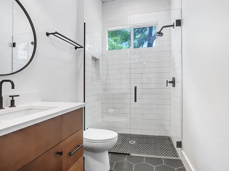 1326 W Fig St — Photo 32