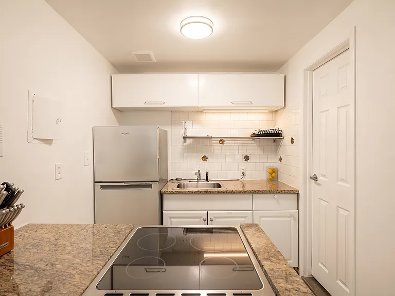 334 W 46th St #3R — Photo 10