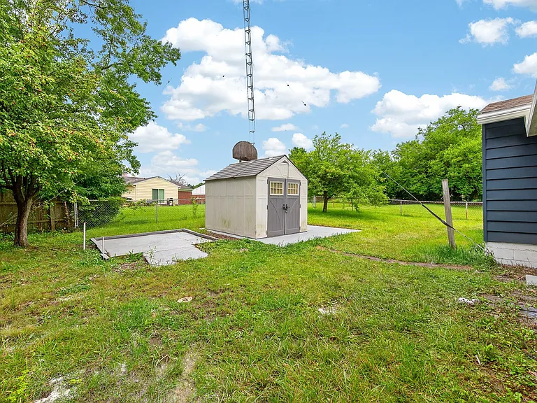 861 W Galbraith Rd — Photo 42