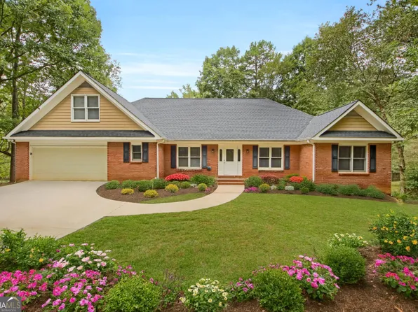 135 Little Haynes Dr, Loganville, GA 30052