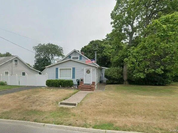 109 Grove Avenue, Patchogue, NY 11772