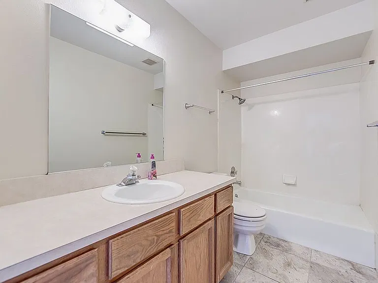 725 N 800 E #7 — Photo 4