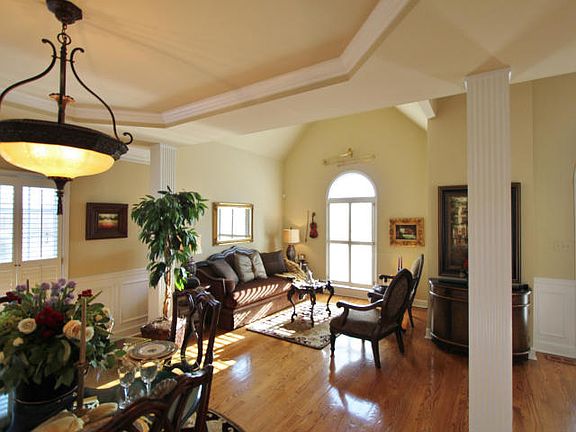 4th image of 704 Saint John Ct