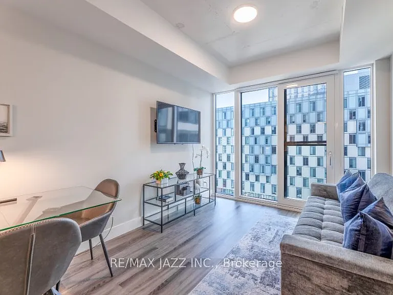 80 Bond St E #1220 — Photo 3