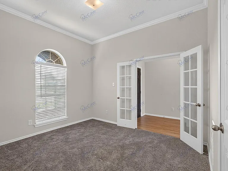 324 Greenhaven Dr — Photo 12