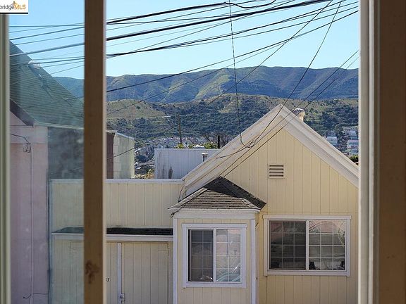 4th image of 334 Teddy Ave