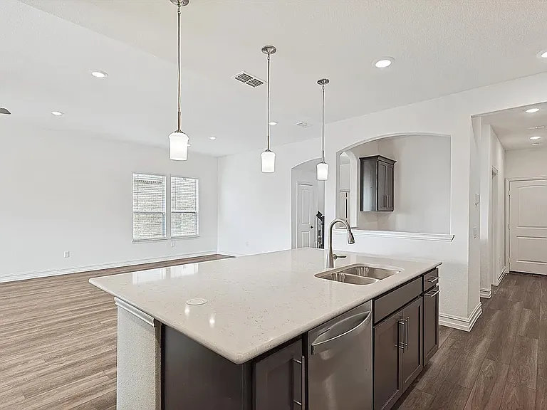 3621 Cadogan St — Photo 2