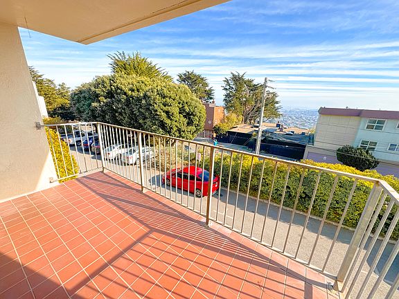 3rd image of 150A Gardenside Dr #103