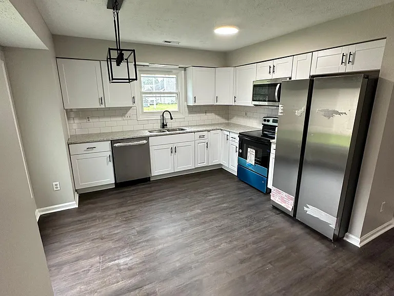 540 Auburndale Ln — Photo 2