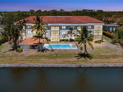 700 Valley Stream Dr APT 104, Naples, FL, 34113