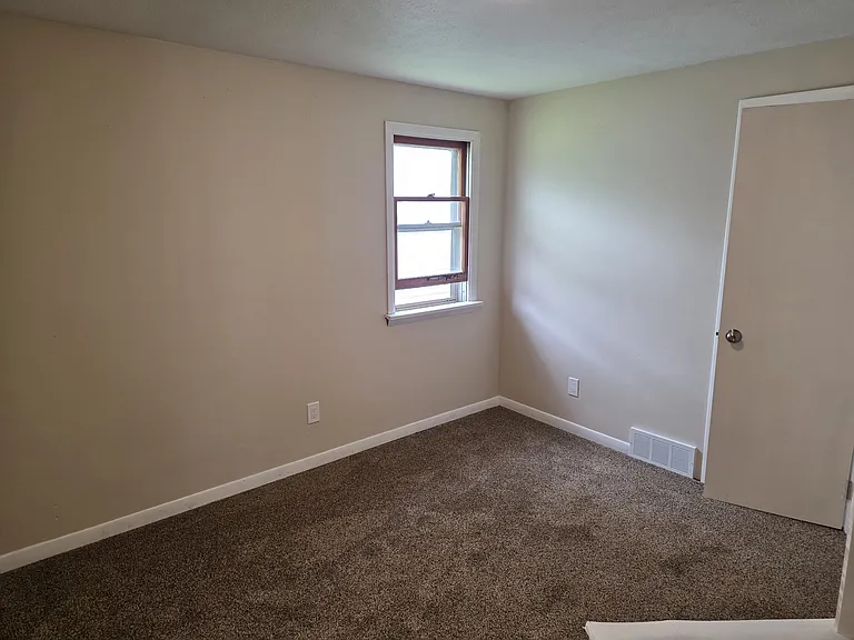 1662 Shriver Ave NE — Photo 10