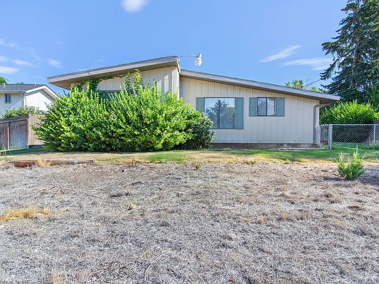 2044 Sunrise Cir — Photo 5