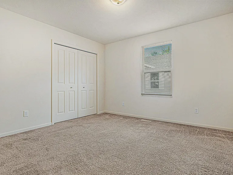 2621 Redwood Ave — Photo 12