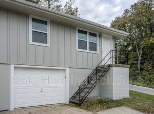 11813 Henry St APT A, Sugar Creek, MO 64054