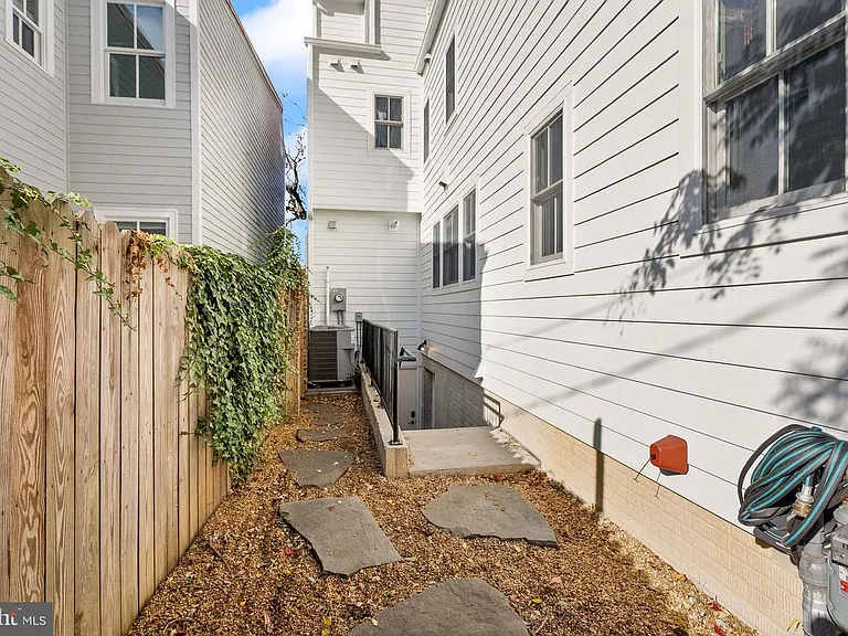 214 S Henry St — Photo 22