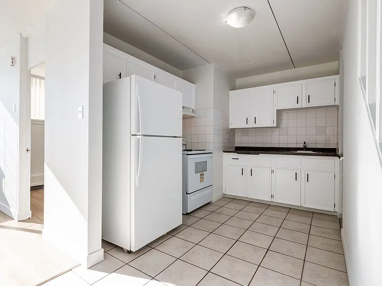 10 Frobisher Blvd SE — Photo 6