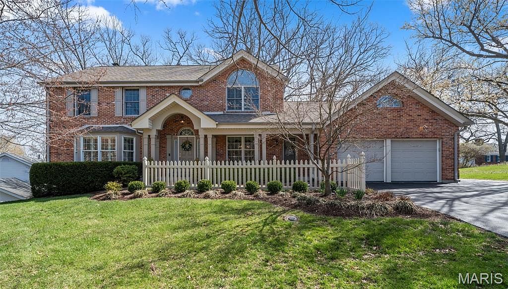 718 Chancellor Heights Dr, Ballwin, MO 63011 | Zillow