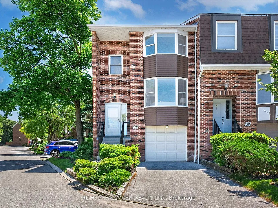27 Hyde Park Ct #13