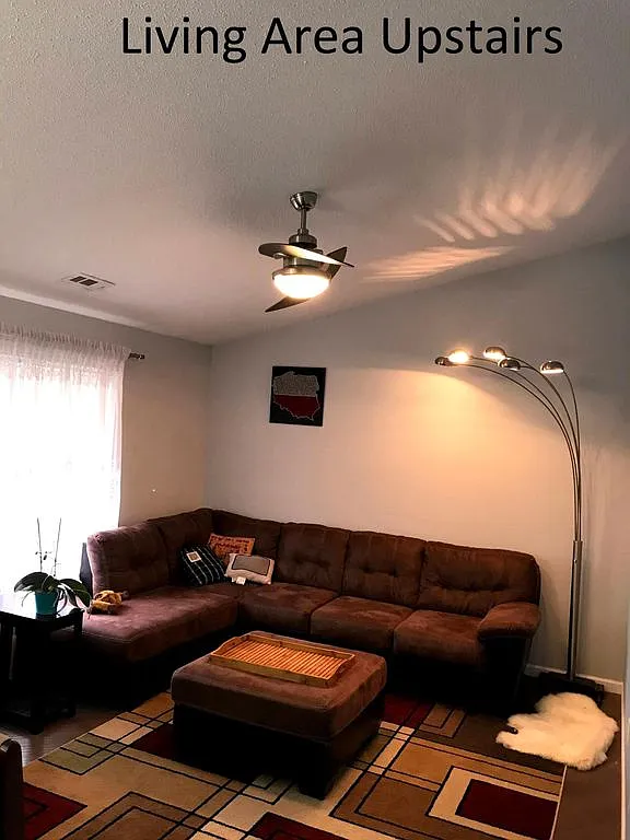 3 Bedroom, 2.5 Bath House, Fieldstone Neighborhood — Photo 4
