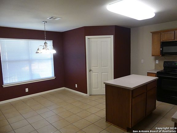 4th image of 1011 Magnolia Crst