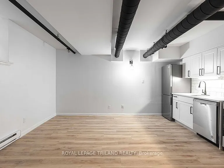 330 Clarence St #B2 — Photo 1