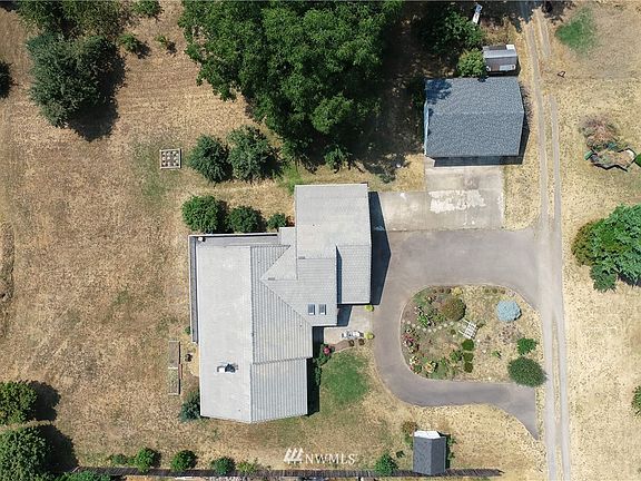 3rd image of 140 W 15th St