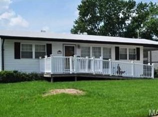 1170 Manresa Ln, Florissant, MO 63031