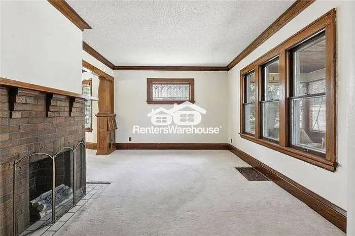 945 Sherburne Ave — Photo 6