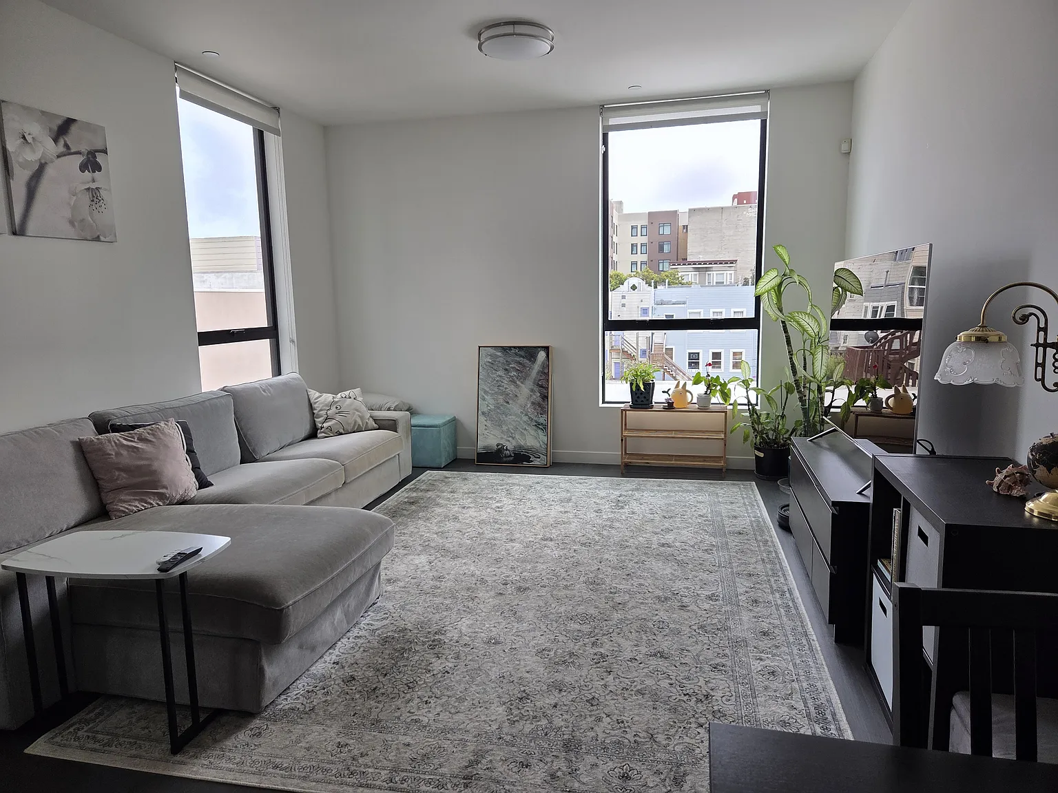 2 bed, 999 sqft, $5,295 — Photo 3
