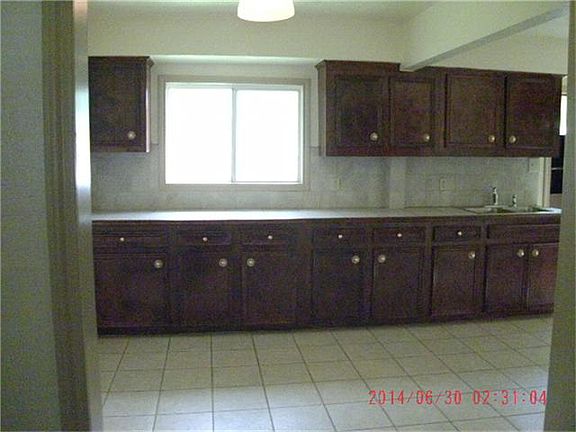 5th image of 200 Eastway St