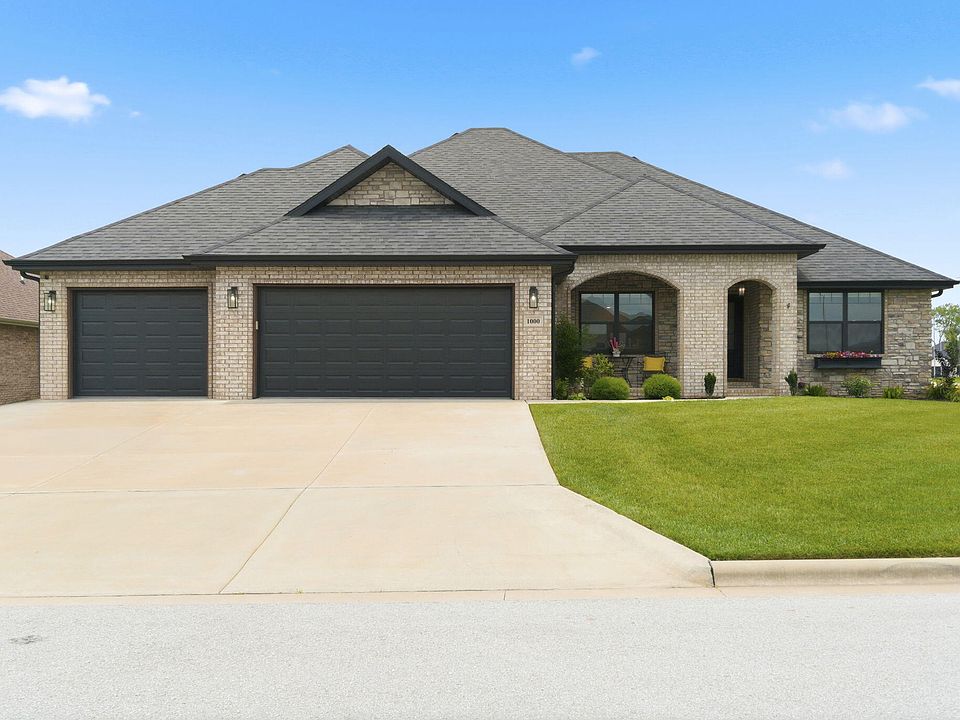1st image of 1000 E Tipperary Court