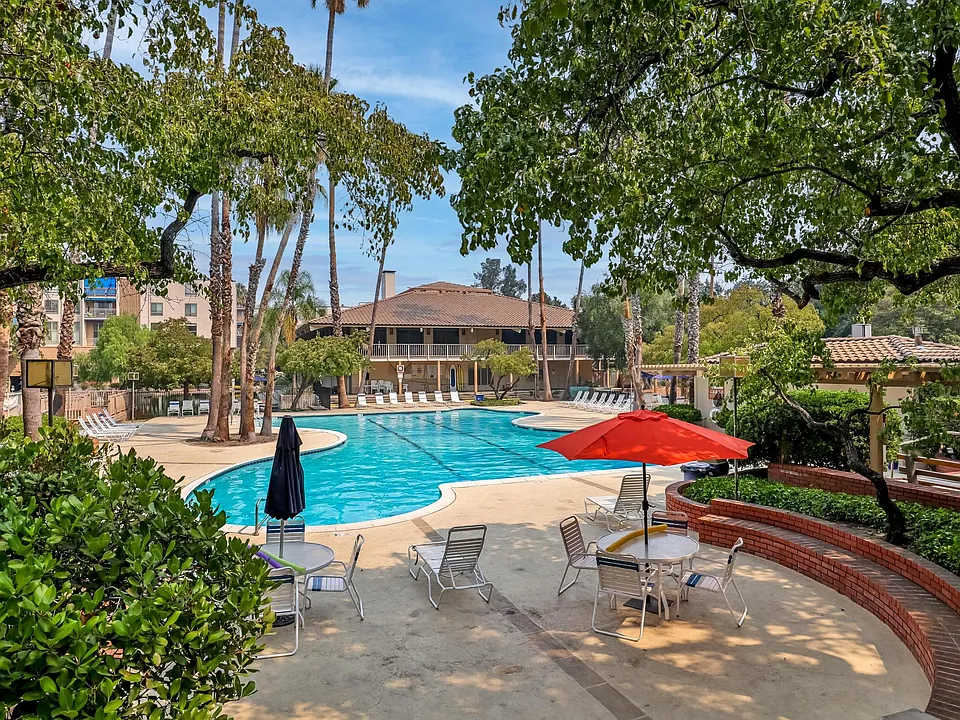 320 N Civic Dr #205