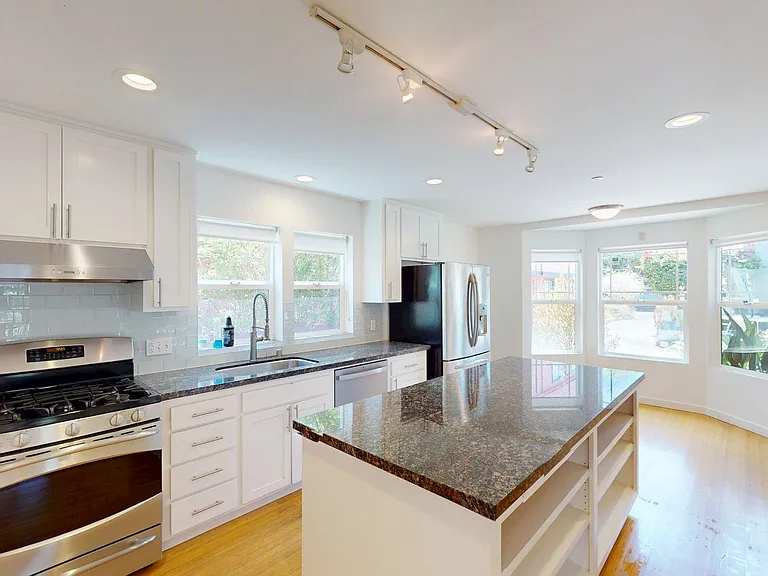 1147 Francisco St — Photo 2