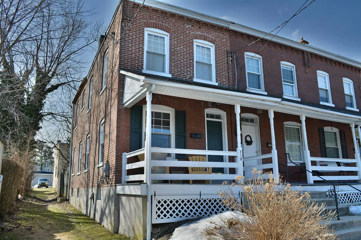 712 5th St photo 1