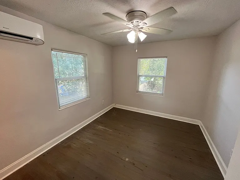1319 1/2 Oregon St — Photo 14