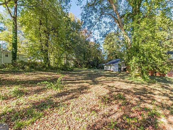 4th image of 437 Oak Dr