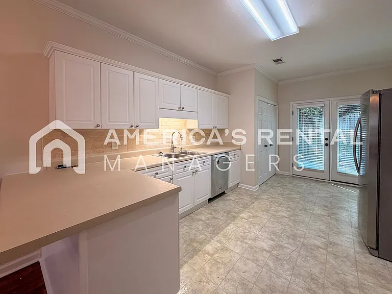 3505 Savannah Park Ln — Photo 18