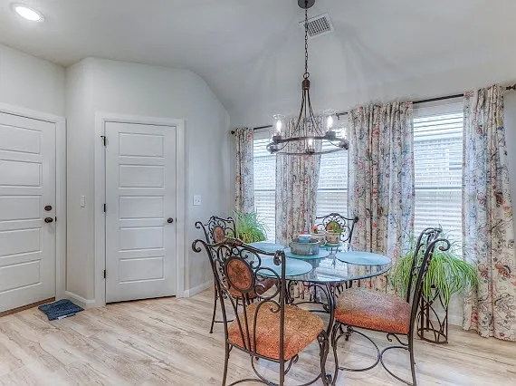2705 W Madison St — Photo 9