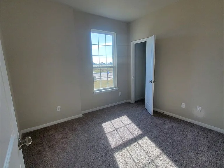 1308 Kingsgate Dr — Photo 4