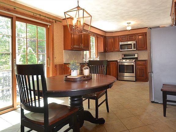 4th image of 18 Bennett Rd