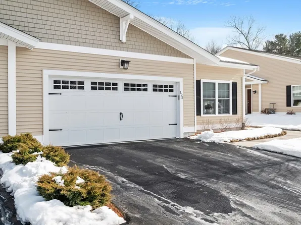 125 Rogerson Xing #125, Uxbridge, MA 01569